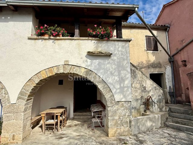 Kuća na prodaju 250 m² – Buzet