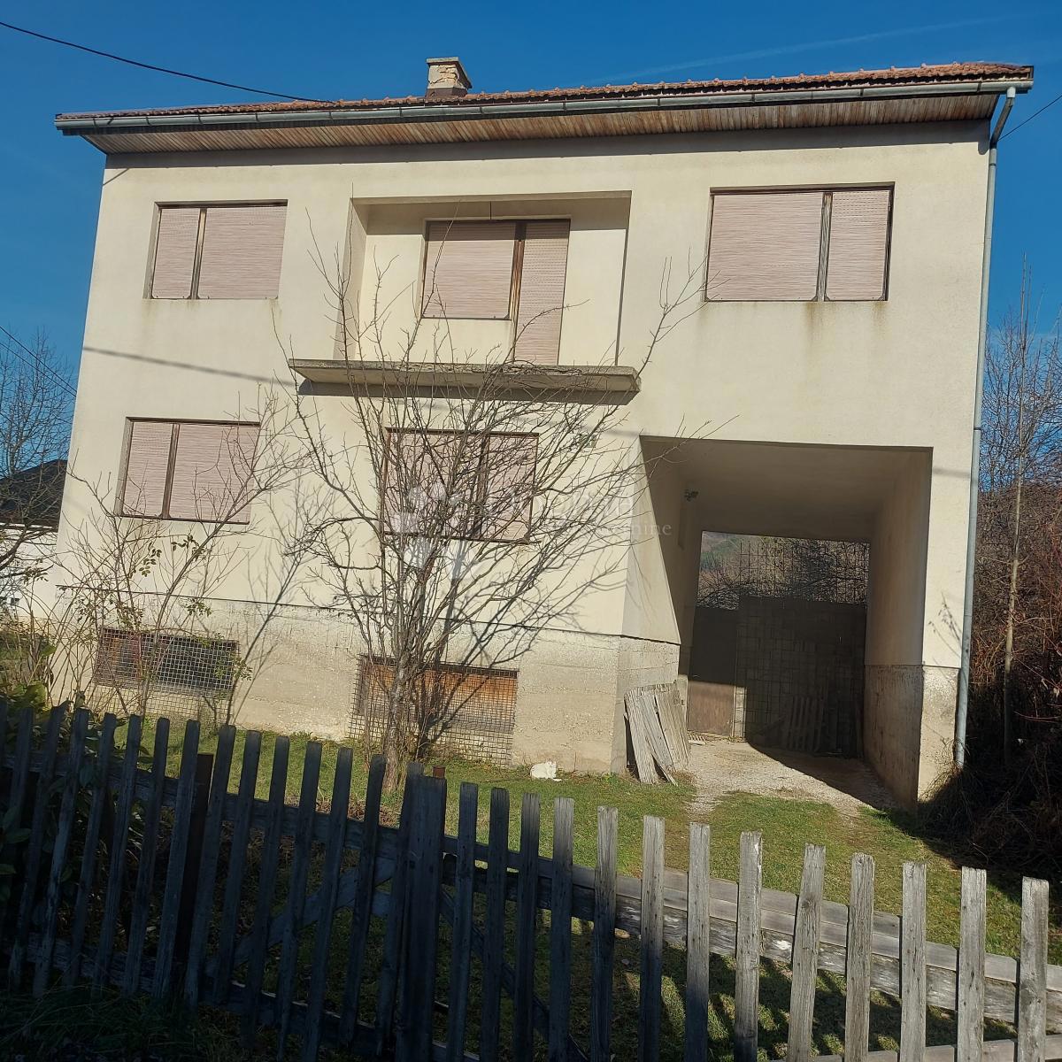 Maison À vendre - LIČKO-SENJSKA DONJI LAPAC