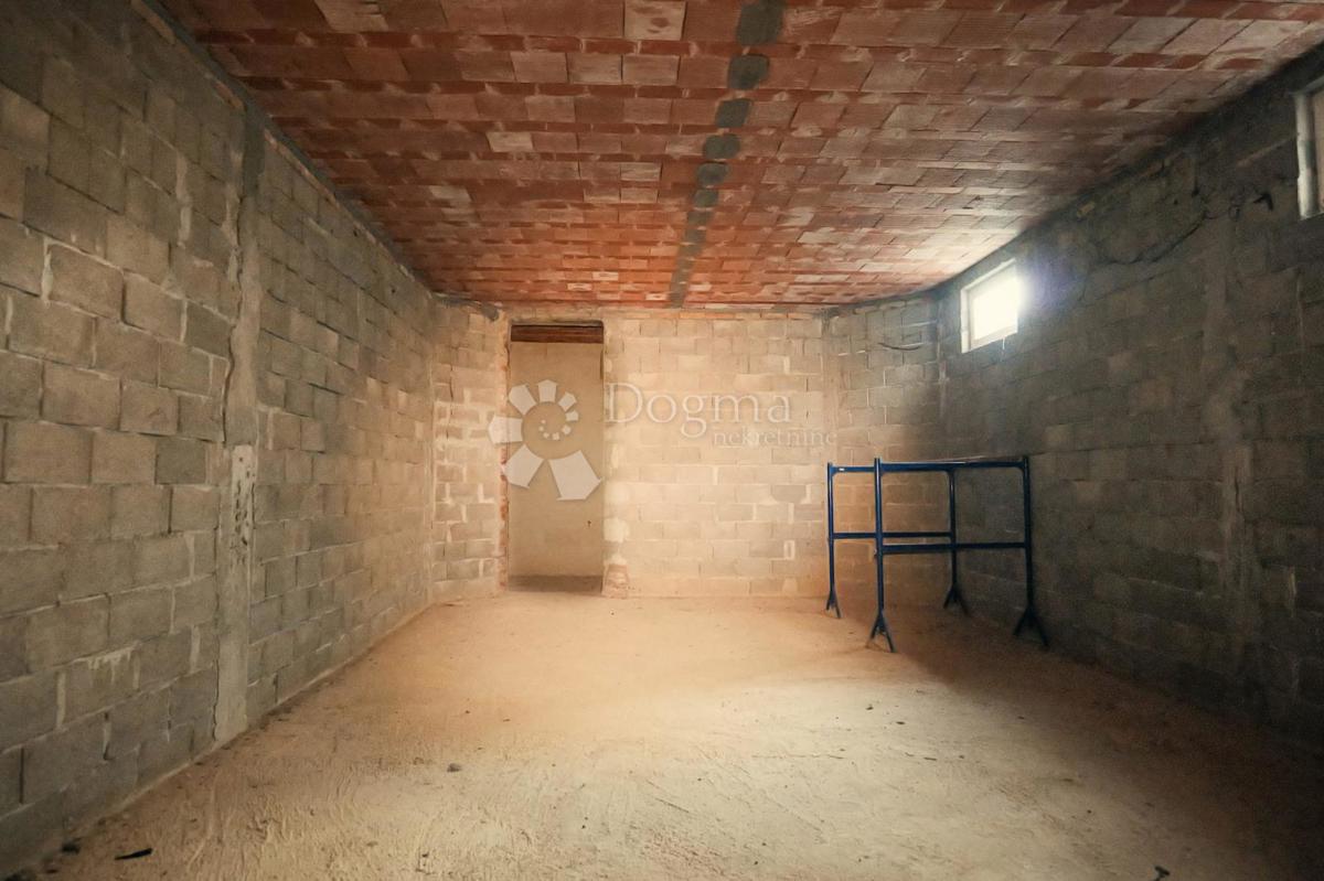 Lokal użytkowy Do wynajęcia - OSJEČKO-BARANJSKA PETRIJEVCI