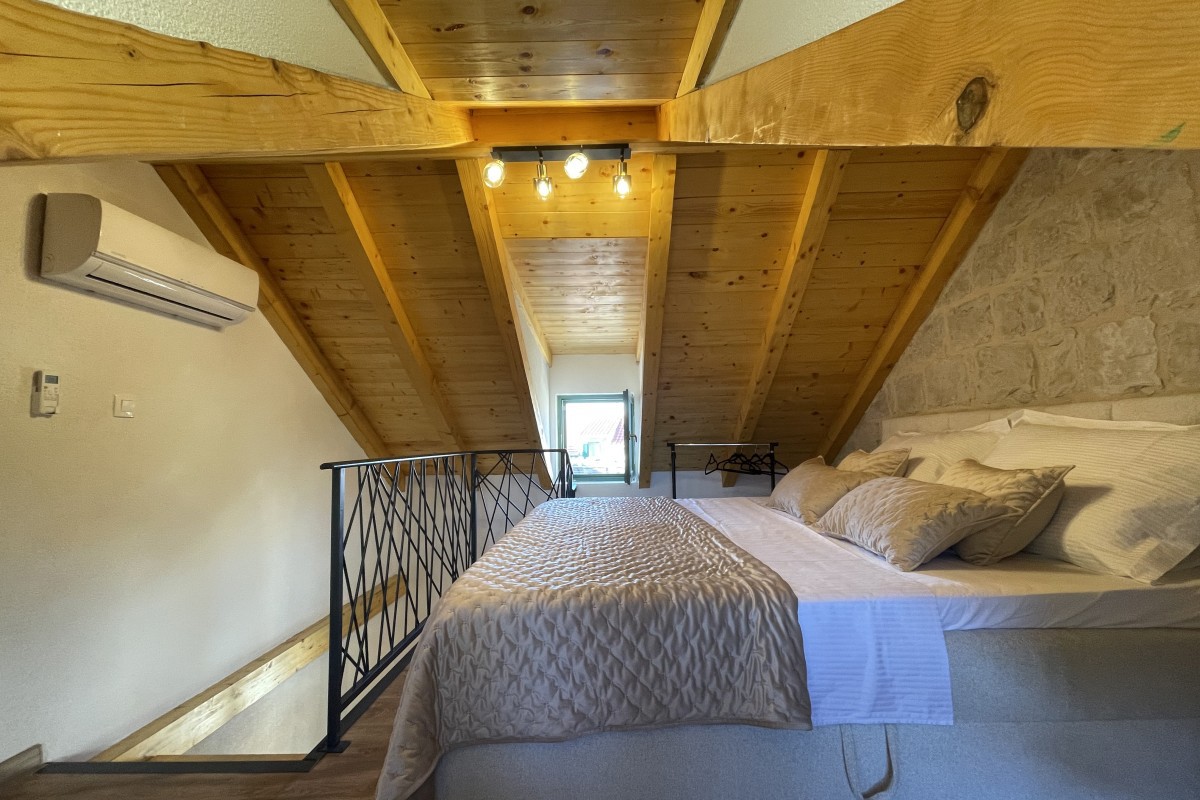 Kuća Na prodaju - SPLITSKO-DALMATINSKA KAŠTELA