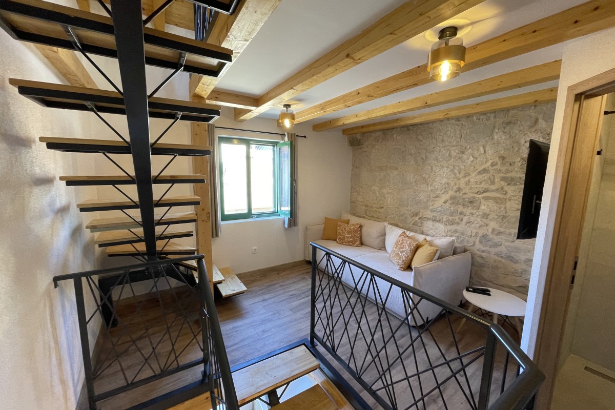 Kuća Na prodaju - SPLITSKO-DALMATINSKA KAŠTELA