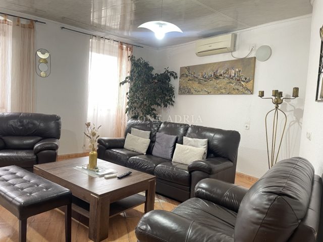 Kuća na prodaju 372 m² – Kastav