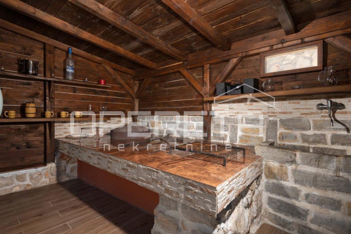 House For sale - SPLITSKO-DALMATINSKA VIS