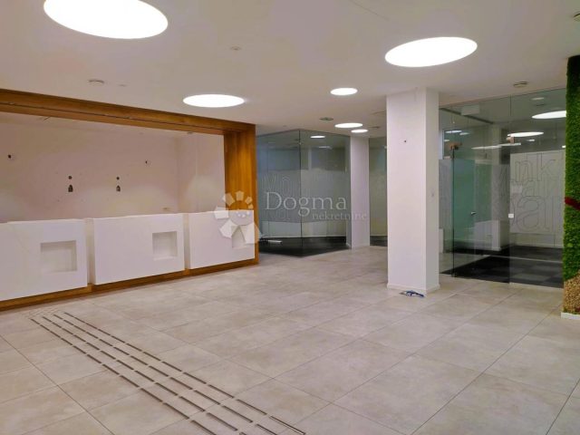 Lokal użytkowy na sprzedaż 204 m² – Čakovec
