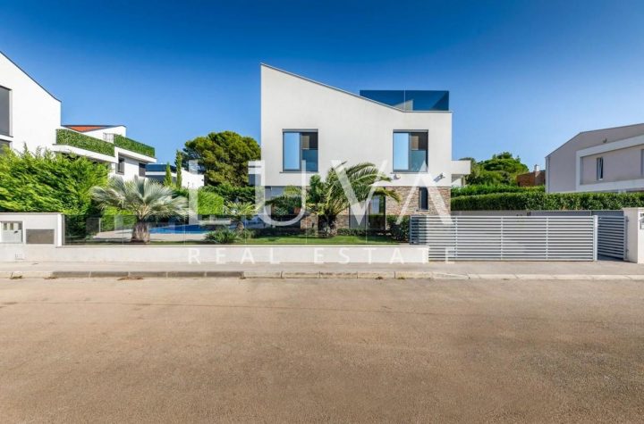 Dům na prodej 330 m² – Fažana