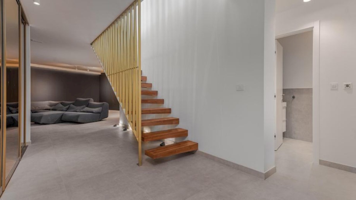 Casa In vendita - SPLITSKO-DALMATINSKA PODSTRANA
