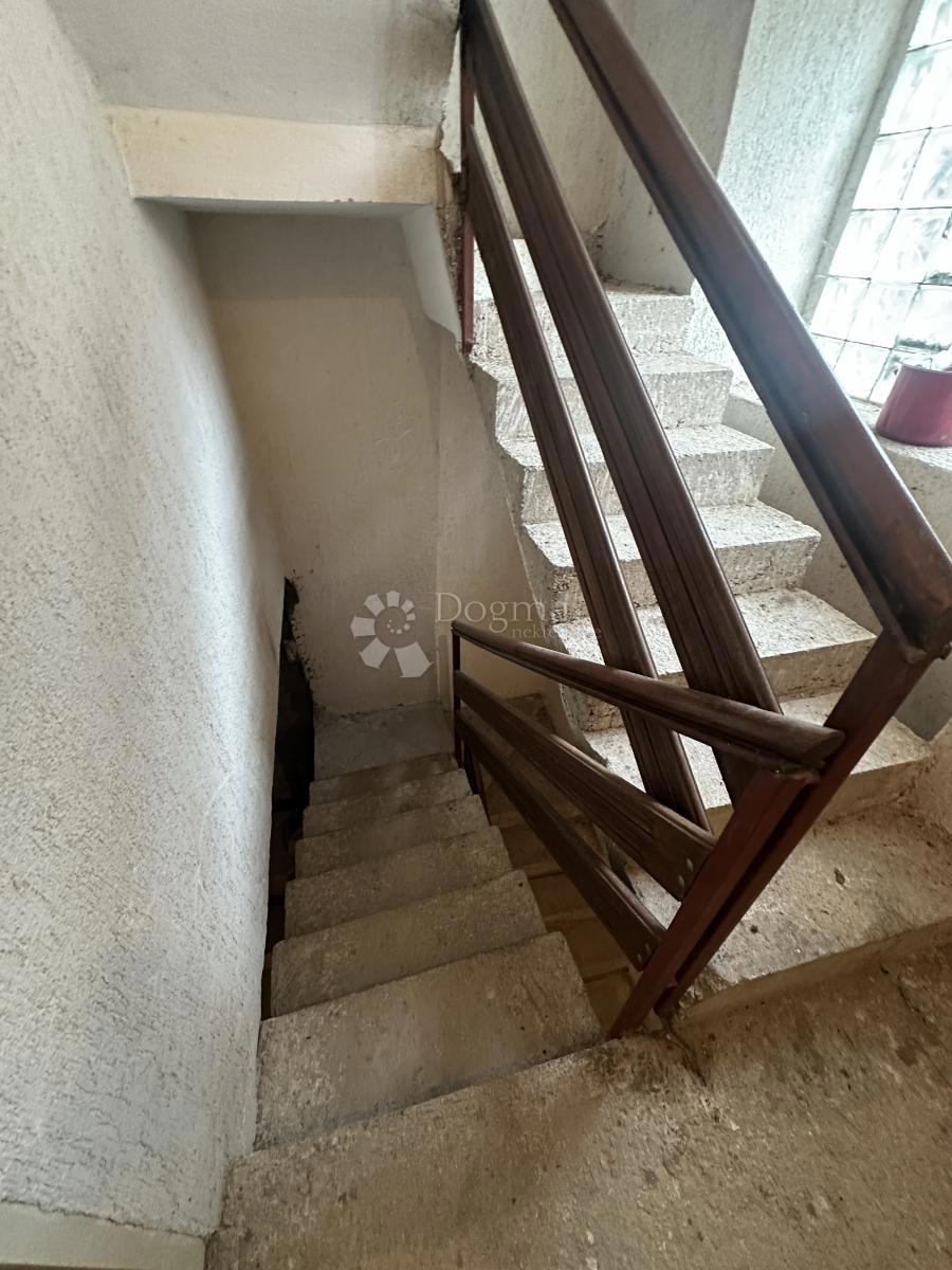 Hiša Na predaj - ŠIBENSKO-KNINSKA KNIN