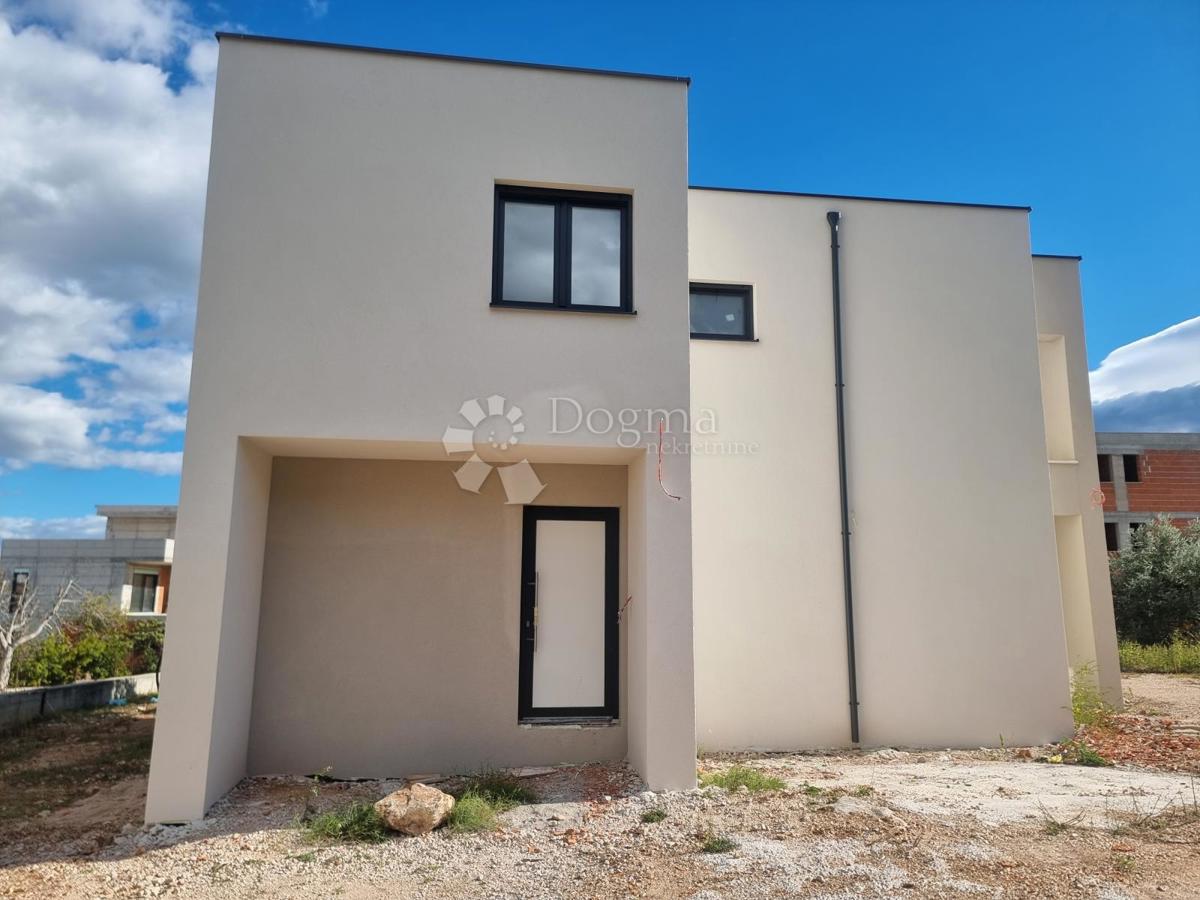House For sale - ŠIBENSKO-KNINSKA VODICE