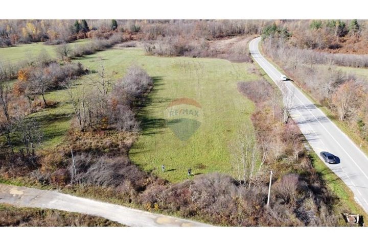 Terrain à vendre 1295 m² – Lovinac