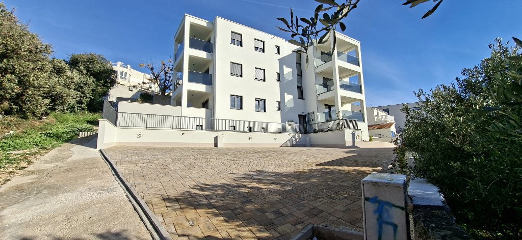 Flat For sale - ŠIBENSKO-KNINSKA ROGOZNICA