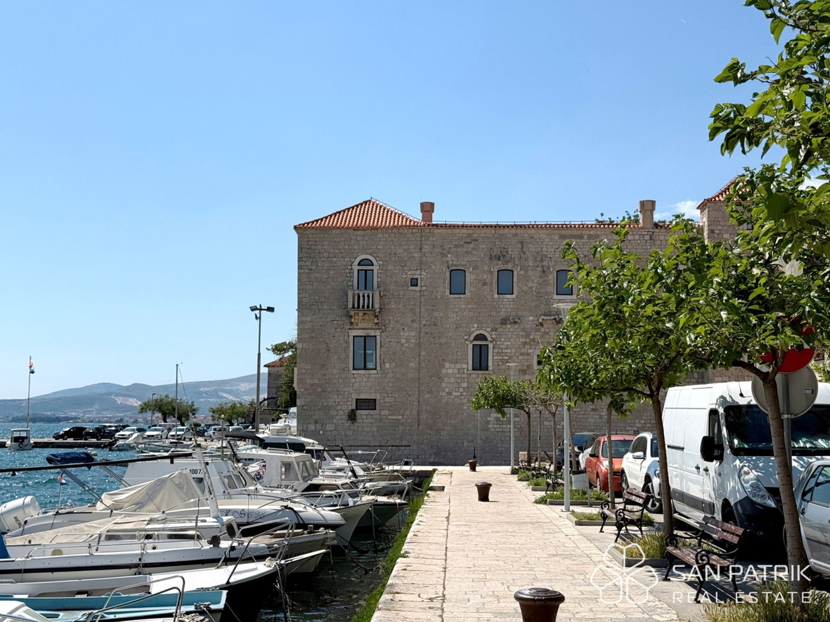 Kuća Na prodaju - SPLITSKO-DALMATINSKA KAŠTELA