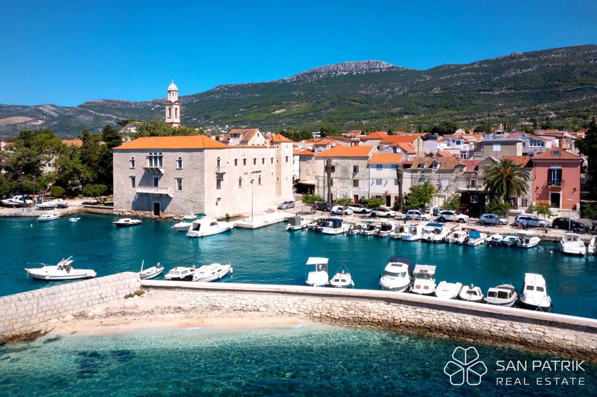 Kuća Na prodaju - SPLITSKO-DALMATINSKA KAŠTELA