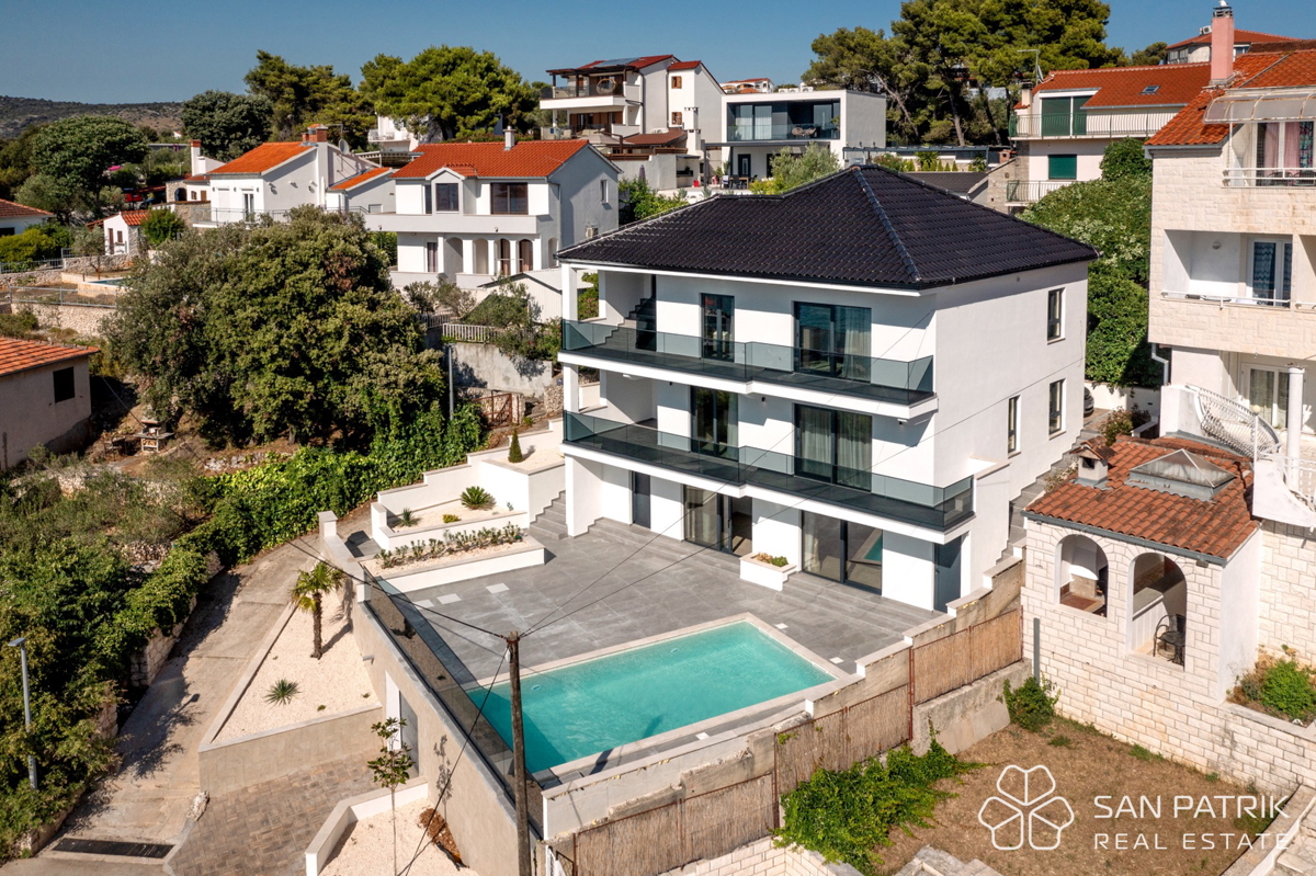 Casa In vendita - ŠIBENSKO-KNINSKA ROGOZNICA