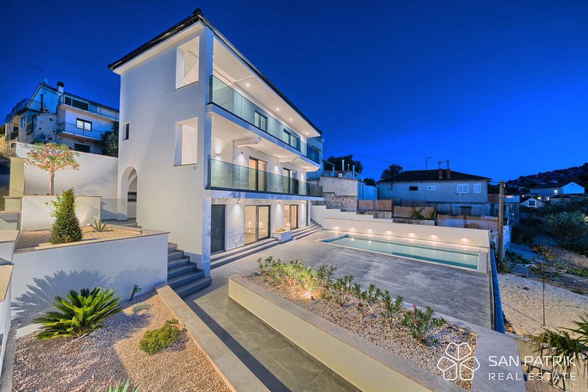 Casa In vendita - ŠIBENSKO-KNINSKA ROGOZNICA
