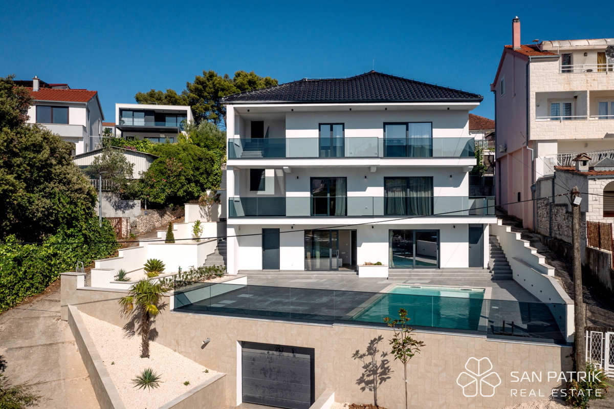 Casa In vendita - ŠIBENSKO-KNINSKA ROGOZNICA