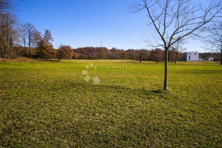 Grundstück zu verkaufen 5240 m² – Pazin