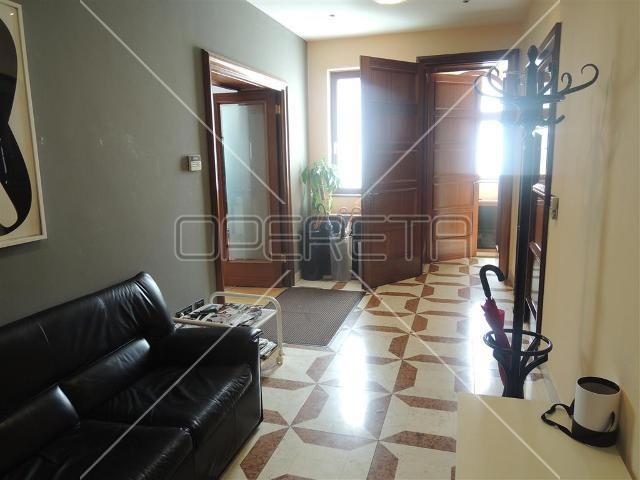 Business premises for rent 390 m² – Zagreb