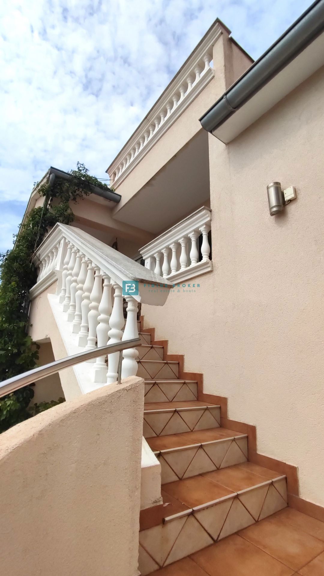 House For sale - ŠIBENSKO-KNINSKA VODICE