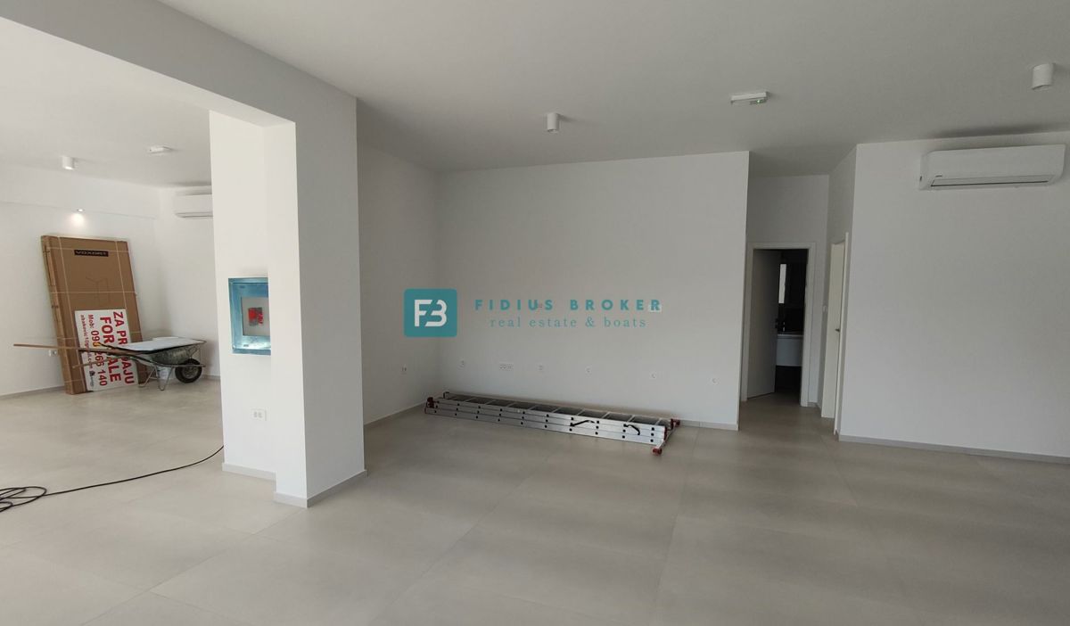 Lokal użytkowy Na sprzedaż - ŠIBENSKO-KNINSKA VODICE