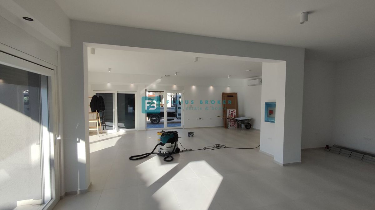 Lokal użytkowy Na sprzedaż - ŠIBENSKO-KNINSKA VODICE