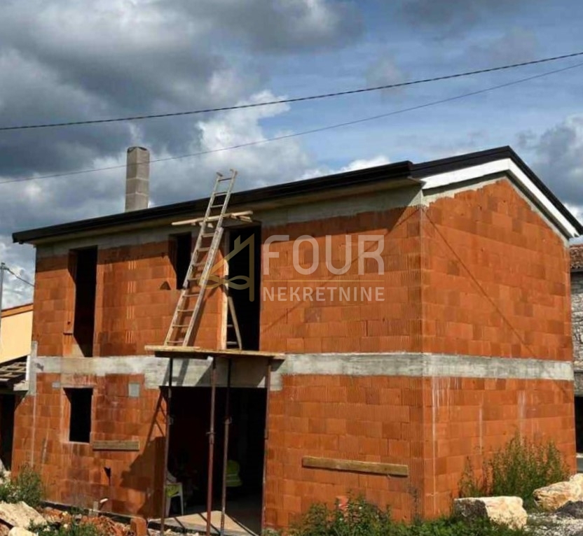 Casa In vendita KAROJBA