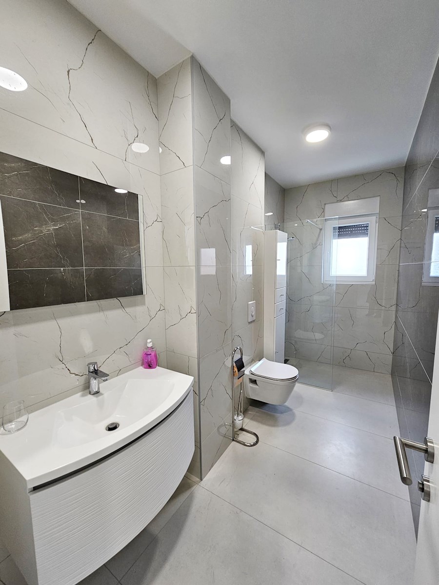 Appartement À vendre - ŠIBENSKO-KNINSKA VODICE
