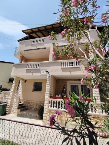 Casa in vendita 526 m² – Vodice