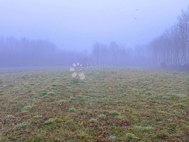Działka na sprzedaż 2400 m² – Donji Kraljevec