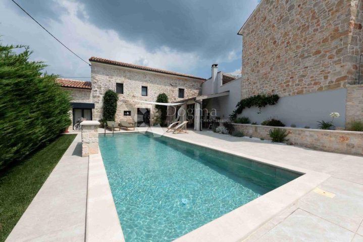Maison à vendre 360 m² – Vižinada