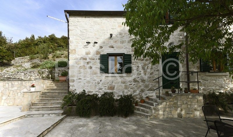 House For sale - SPLITSKO-DALMATINSKA BRAČ