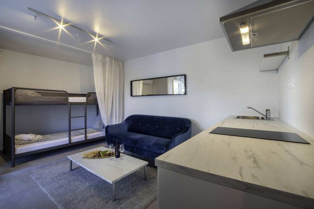 Appartement À vendre - ŠIBENSKO-KNINSKA ROGOZNICA
