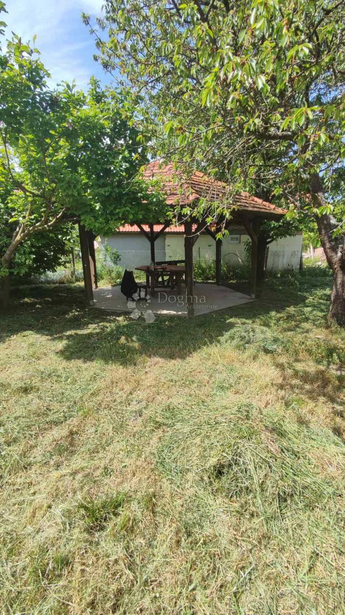 Kuća Na prodaju - OSJEČKO-BARANJSKA VALPOVO
