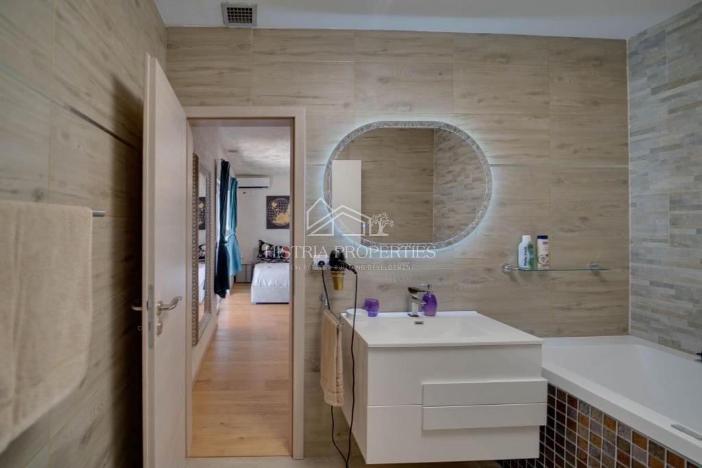 House For sale - ISTARSKA NOVIGRAD
