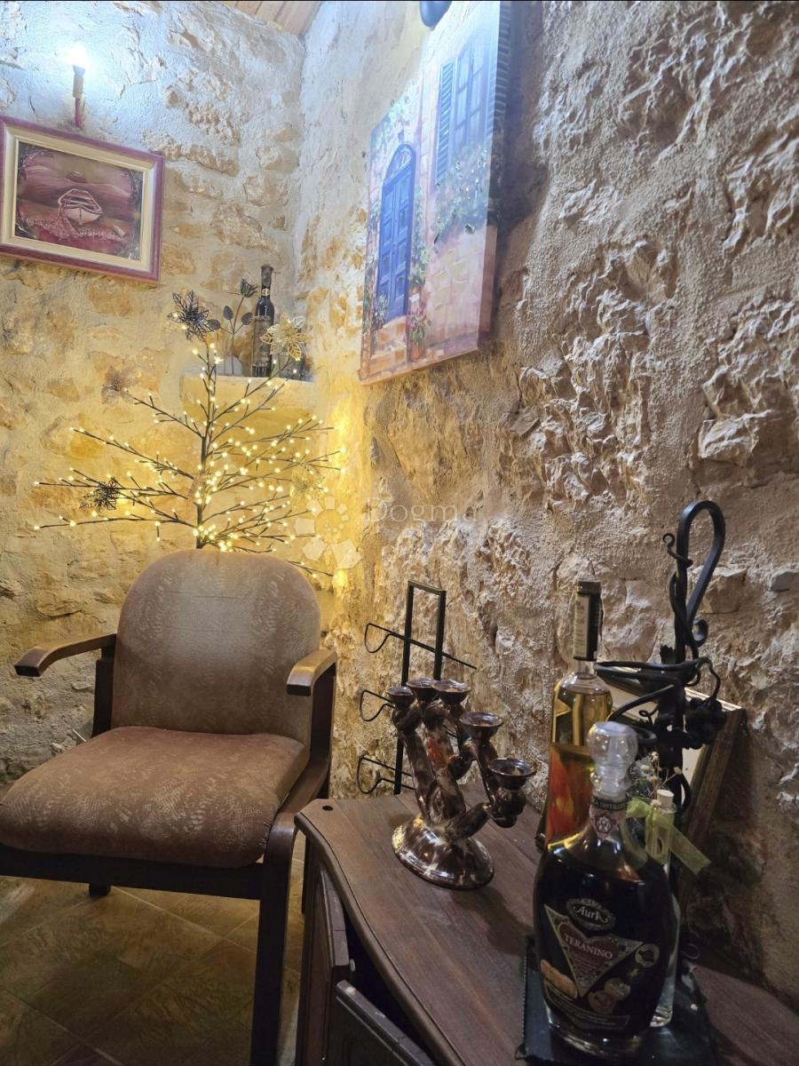 Kuća Na prodaju - PRIMORSKO-GORANSKA VINODOLSKA OPĆINA