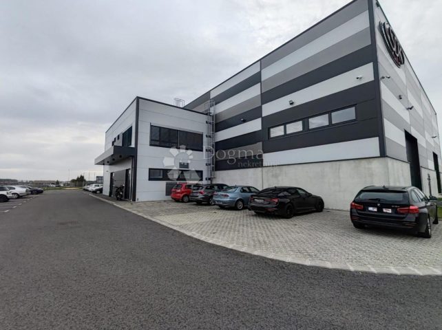 Poslovni prostori na predaj 1972 m² – Trnovec Bartolovečki