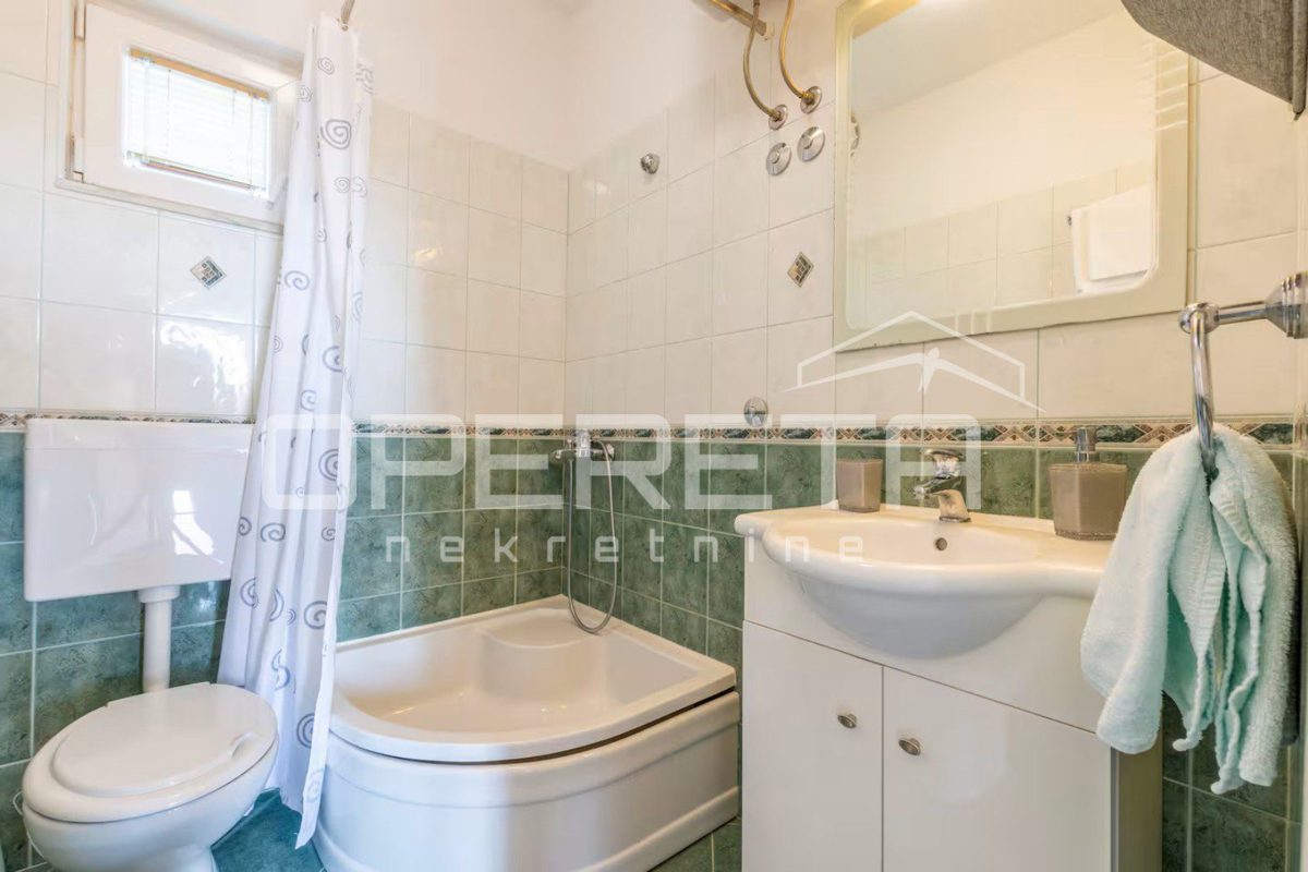 Haus Zu verkaufen - ŠIBENSKO-KNINSKA ROGOZNICA