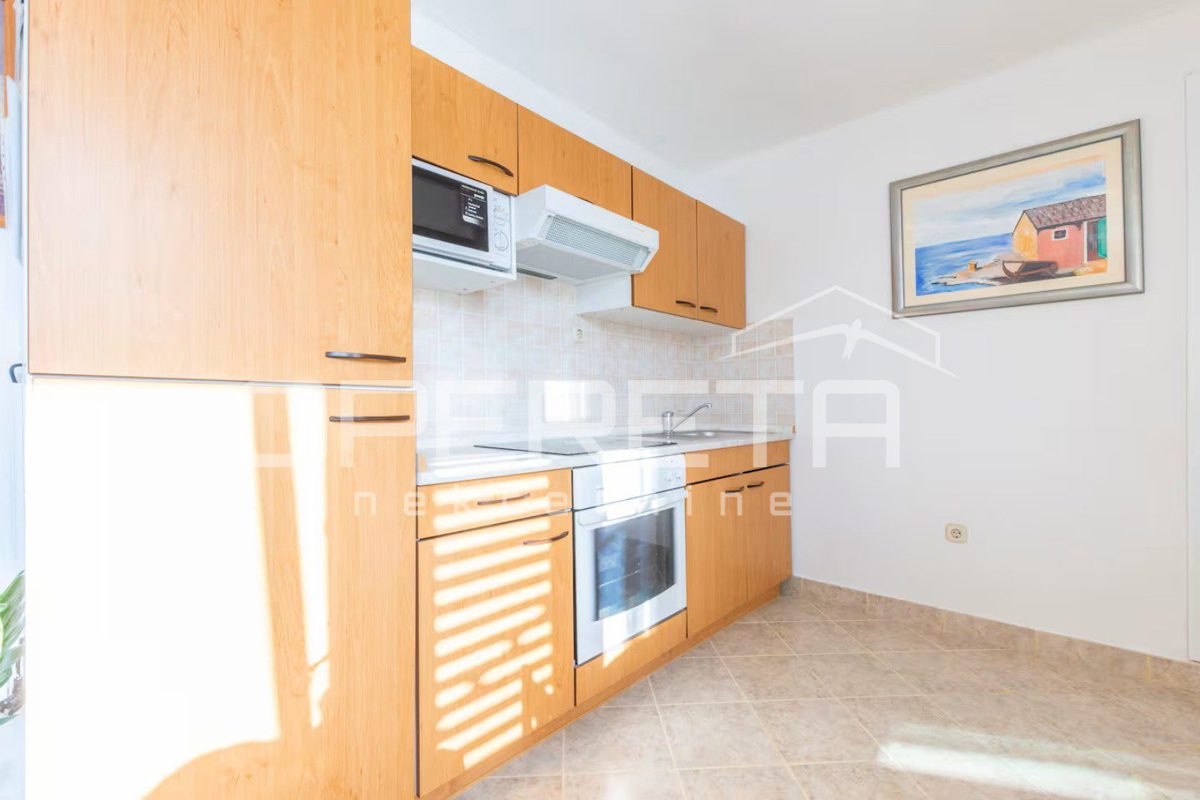 Haus Zu verkaufen - ŠIBENSKO-KNINSKA ROGOZNICA