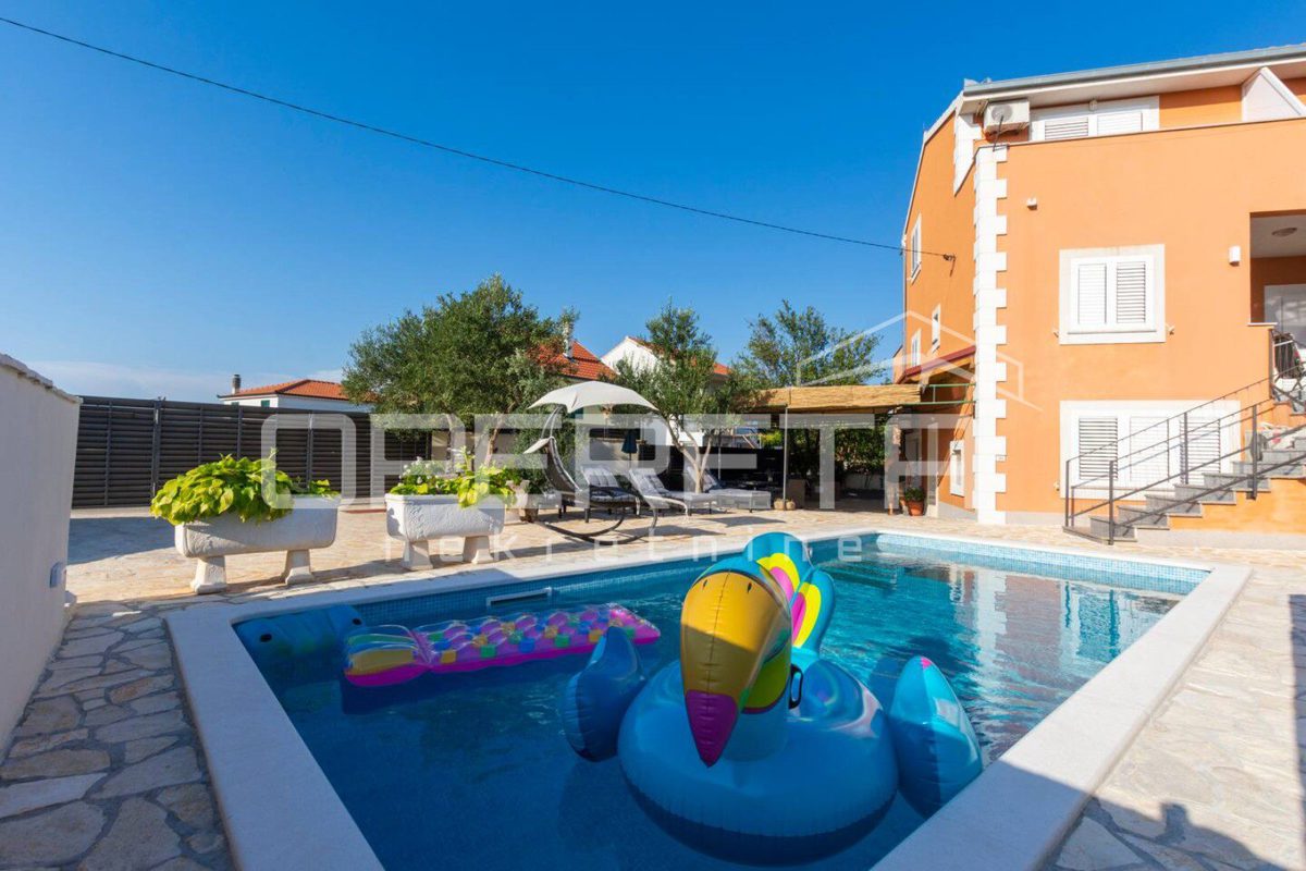 Haus Zu verkaufen - ŠIBENSKO-KNINSKA ROGOZNICA