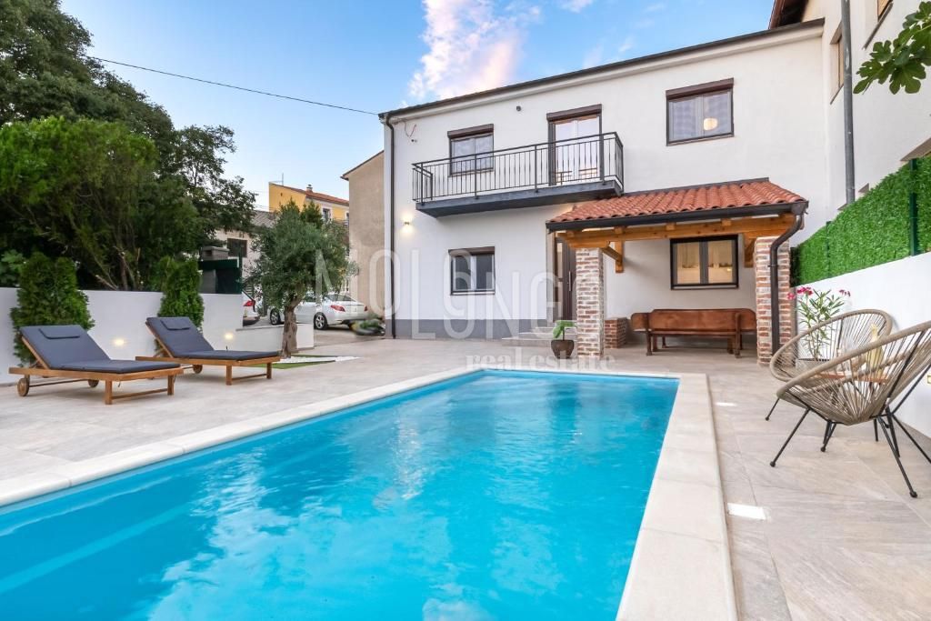 House For sale - Primorsko-goranska Novi Vinodolski - foto 1/51
