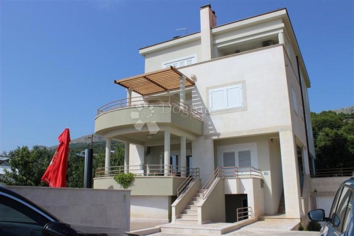 House for sale 435 m² – Podstrana