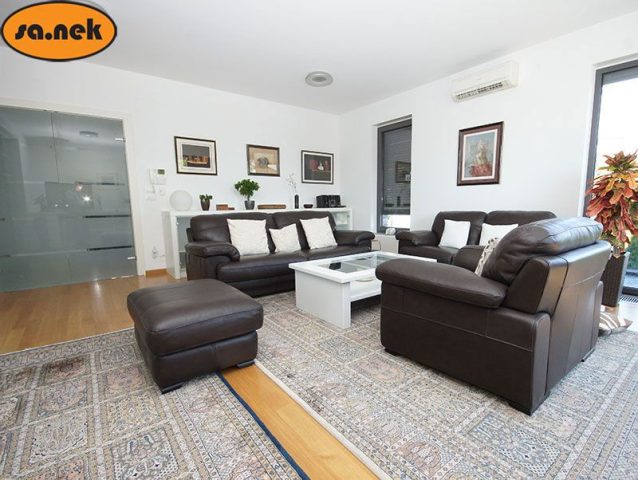 Dům na prodej 400 m² – Samobor