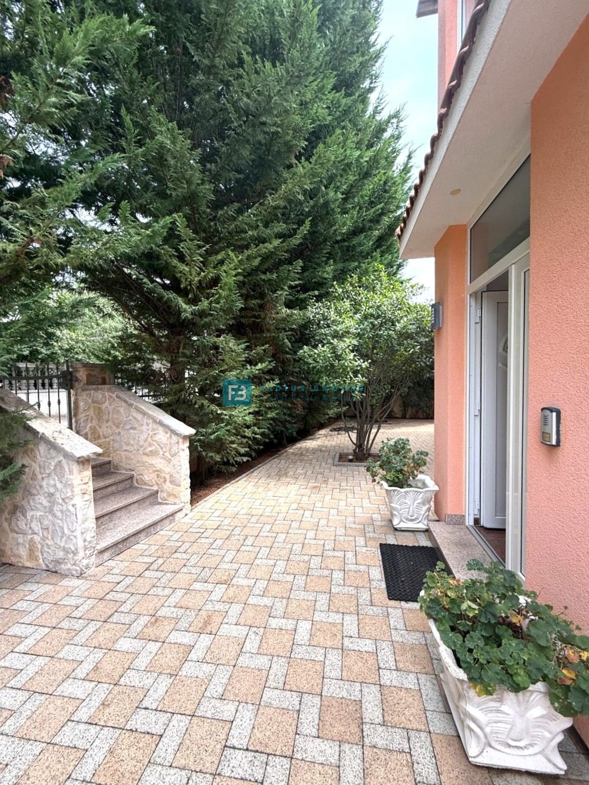 House For sale - ŠIBENSKO-KNINSKA VODICE