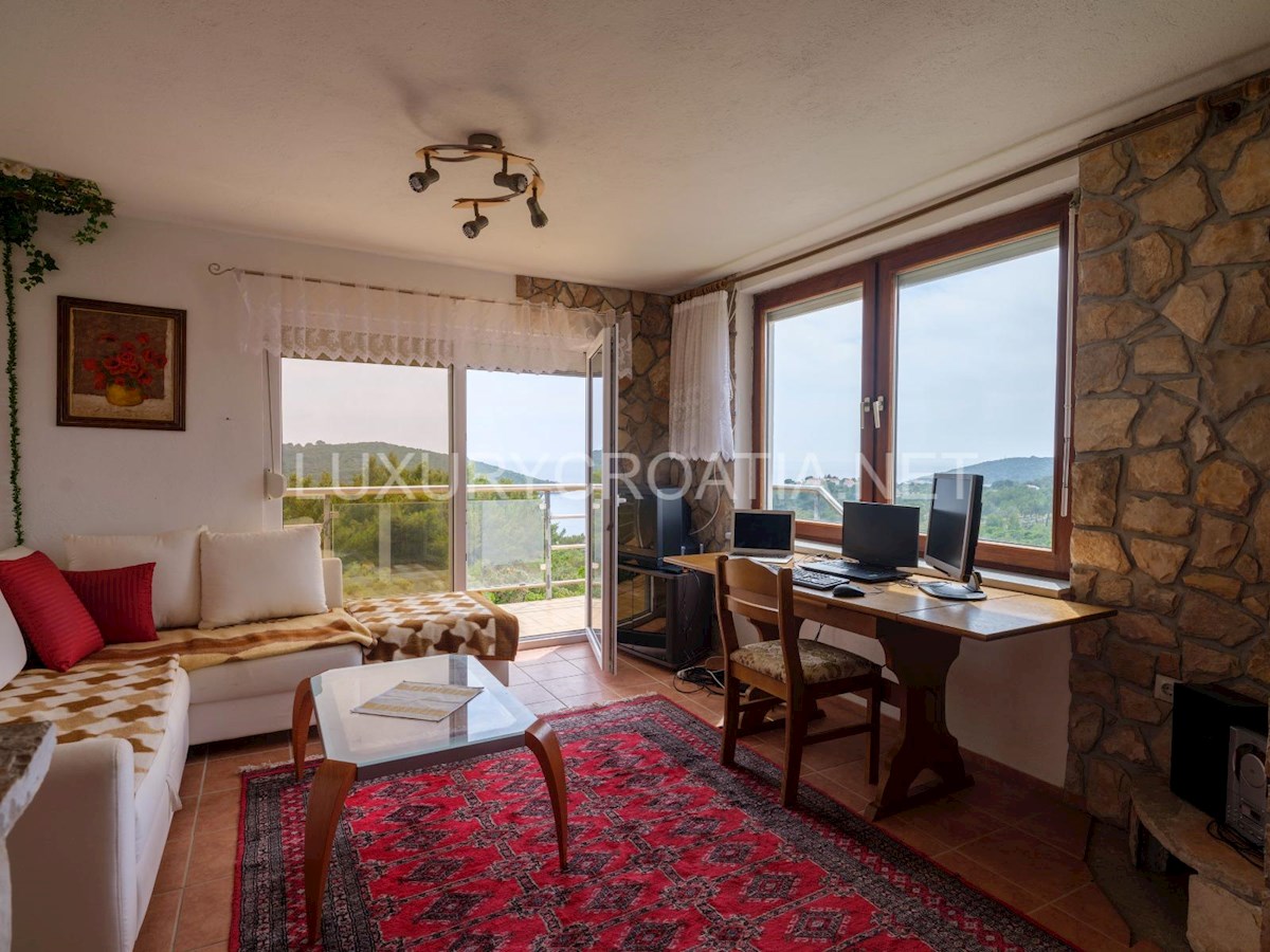 House For sale - SPLITSKO-DALMATINSKA ŠOLTA
