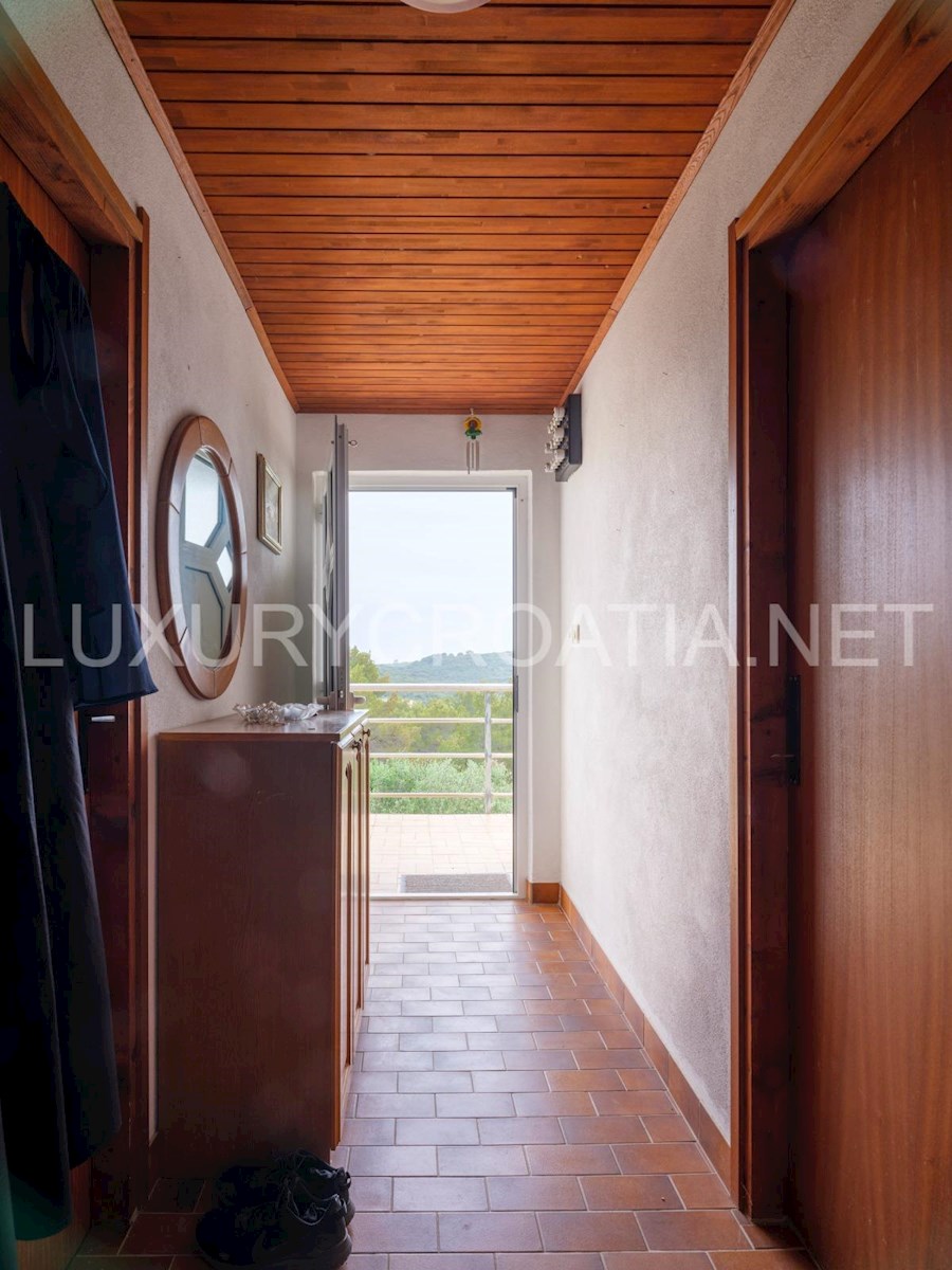 House For sale - SPLITSKO-DALMATINSKA ŠOLTA