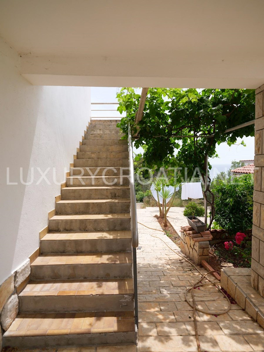House For sale - SPLITSKO-DALMATINSKA ŠOLTA
