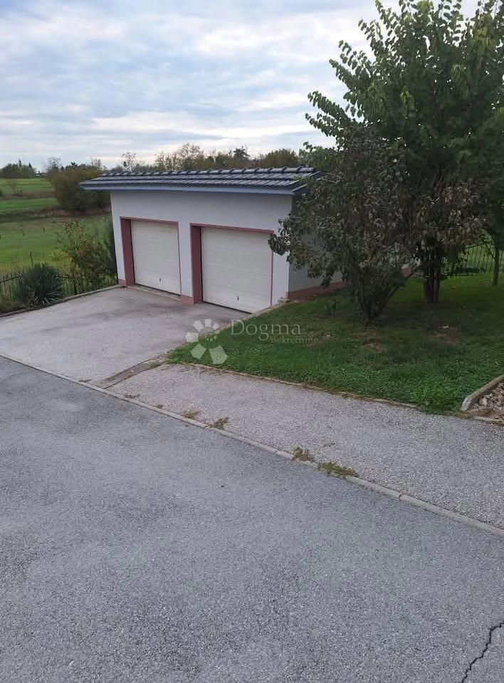 Dom Na sprzedaż - SISAČKO-MOSLAVAČKA KUTINA