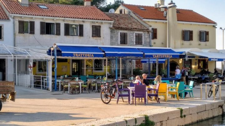 Poslovni prostor za najam 80 m² – Mali Lošinj