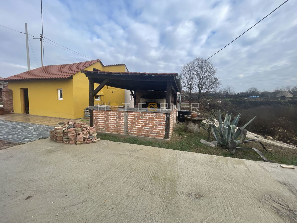 Dom Na sprzedaż - Istarska Svetvinčenat - foto 3/5