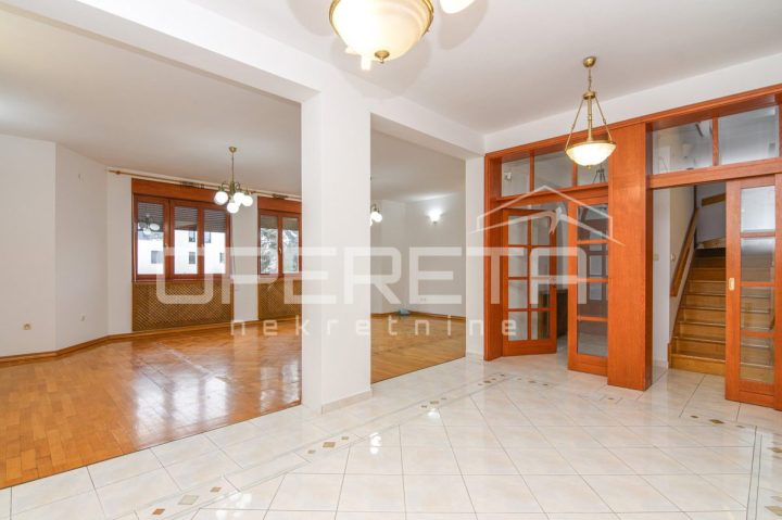 Maison à louer 400 m² – Zagreb