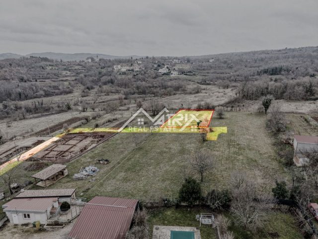 Zemljište na prodaju 800 m² – Motovun